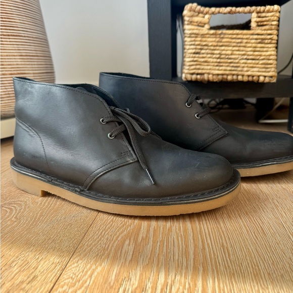 Clarks Black Leather Chukka Boots with Tan Crepe Sole main image 7